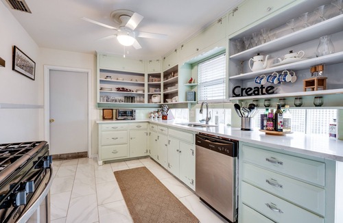 South Arlington House | Cheerful Home W/Private 15' Swim Spa, Big Fenced Yard, & Fire Pit
