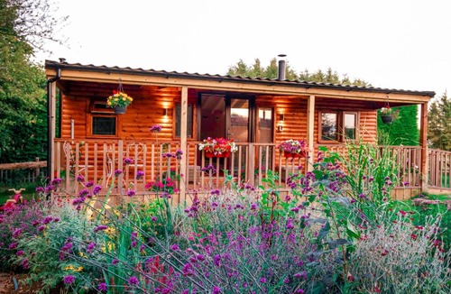 Brimpsfield Cabin | Cherry Tree Glamping