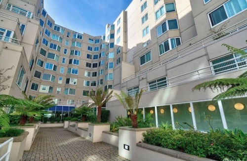 North Beach Apartment | Chic 1-bedroom with fitness room, suna and WiFi in brilliant San Francisco