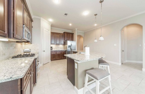 Cypress House | Chic 4BR Living｜Pet-Friendly｜Garage Included｜Lush Backyard｜Flexible Lease #41228