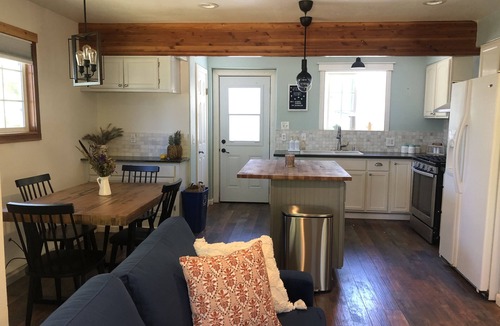 Cedar Ridge House | Chic cottage w/spectacular views - minutes from downtown