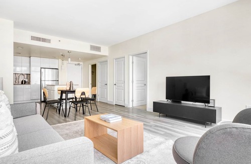 Mountain View Apartment | Chic Mountain View 2BR w/Roof Deck & W/D, near highways, by Blueground