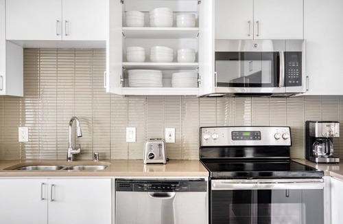 Mountain View Apartment | Chic Mountain View 2BR w/Roof Deck & W/D, near highways, by Blueground