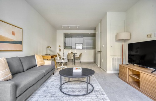 Santa Clara Apartment | Chic Santa Clara 1BR w/Gym & Cinema, walk to shops, by Blueground