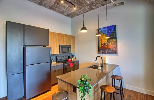 Midtown Hotel | Chic Ultramodern Loft Suite w/Designer Features