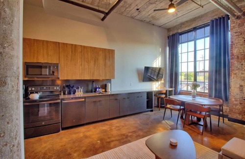 Midtown Apartment | Chic Ultramodern Studio Loft w/Designer Features