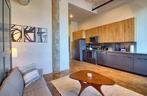 Midtown Apartment | Chic Ultramodern Studio Loft w/Designer Features