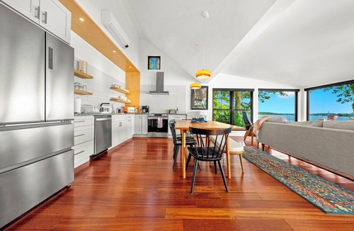 West Bath House | Chic Waterfront Bungalow with gourmet kitchen