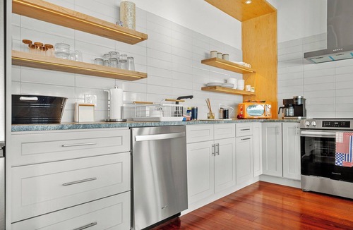 West Bath House | Chic Waterfront Bungalow with gourmet kitchen