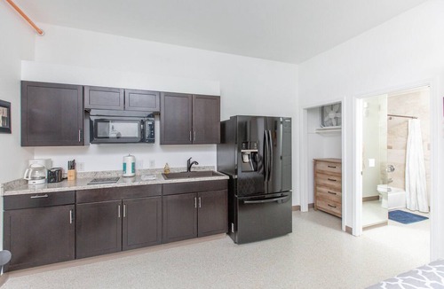Huffman - O' Malley Apartment | Chugach Mountains View South Anch Premium Suite