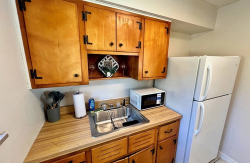 Westwood Apartment | Cincy Furnished Stays Sunrise Blossom 2 Bdrm Apt