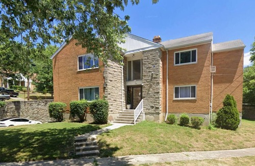 West Price Hill Apartment | Cincy Furnished Stays Amber Glow King near Downtwn