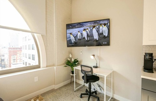 Downtown Cincinnati Apartment | Cincy Studio, King Bed, Walk to Bengals & Reds, Near OTR & TQL, Free Parking