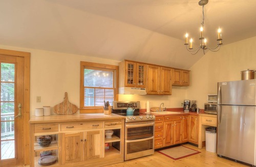 Rangeley Cabin | Cinnamon Bear House - Perfectly updated and furnished cottage on the shores of Loon Lake