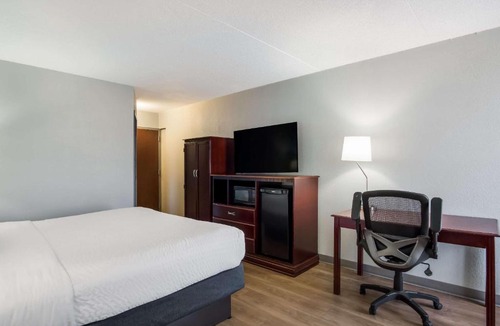 Grand Rapids Hotel | Clarion Inn & Suites Grand Rapids Airport