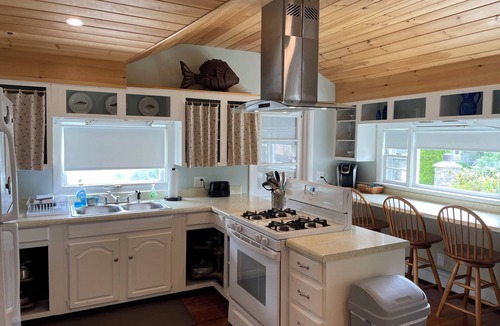 West Point House | Classic Maine Cottage In A Beautiful Little Fishing Village
