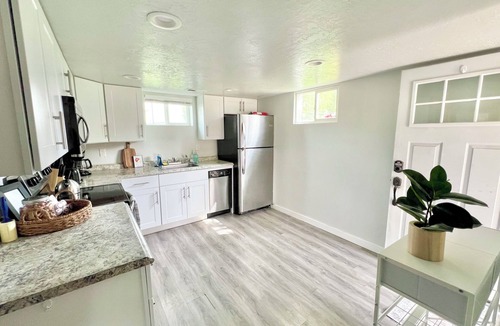 Payson Apartment | Clean Modern Apartment-75” SMART TV & Xbox