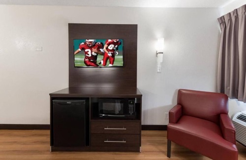 Crosswoods Hotel | Clean Renovated Space for Travelers with Free Parking Near Attractions