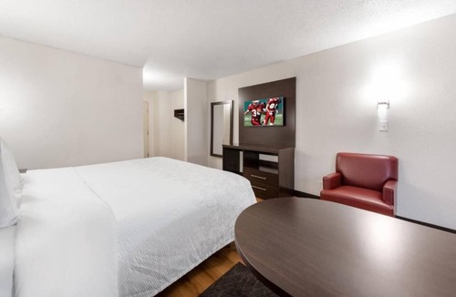 Crosswoods Hotel | Clean Renovated Space for Travelers with Free Parking Near Attractions