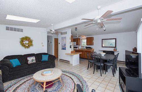 Caine Woods House | Clean, spacious and well kept family home for your family to enjoy!
