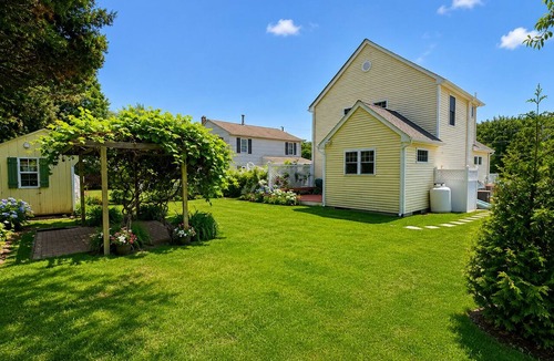 Snug Harbor House | Coastal Retreat-Walk to Beach, Potters Pond, Dining, Paddle Boarding, Fishing