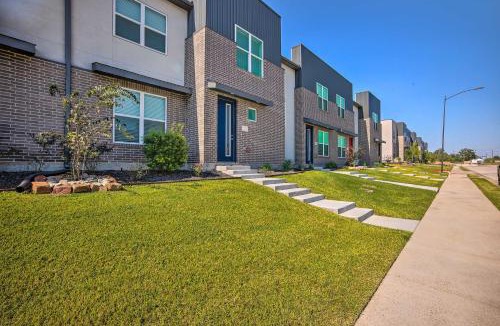 Wellborn House | College Station Townhome w/Furnished Patio!