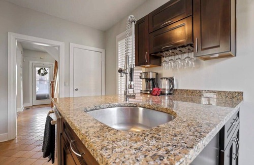 Italian Village House | Columbus Classic 3 BR w/Hot Tub