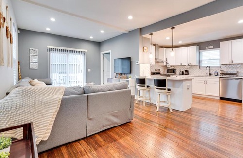 Hilltop House | Columbus Vacation Rental about 4 Mi to Downtown!