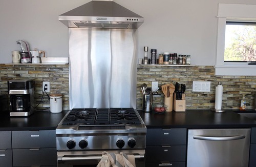 Teasdale House | Comfort and beauty: 2BR artists' home near Capitol Reef