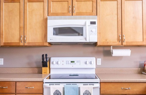 Sitka Condo | Comfort and Convenience in Downtown Sitka - Suite A