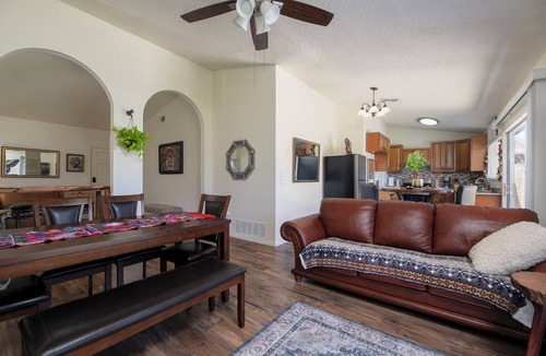 North San Antonio - SAT House | Comfort and Joy at Real Home, Chef Kitchen, Private Yard, Pet friendly Retreat