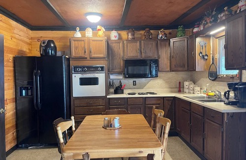 Brownville Cabin | Comfortable 2-bedroom cabin on charming Schoodic Lake in Brownville with AC