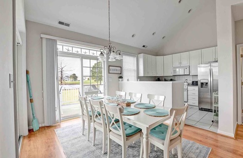 Ocean View House | Comfortable 3 bedroom Townhome just a short walk from amentiies! Pool, WIFI, Shuttle service, Beach Town!