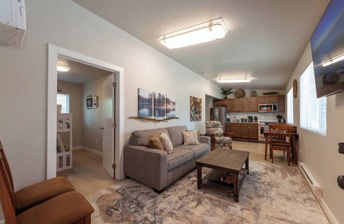 Valley House | Comfortable Duplex Unit - Beautiful Lake Views!