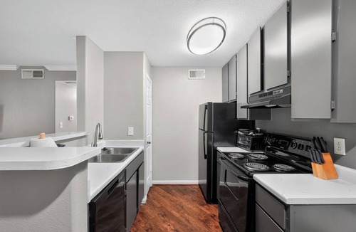 Voth Apartment | Comfortable Kingsgate 2BR