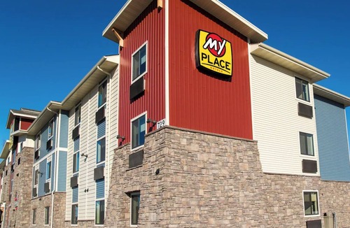 Midtown Anchorage Hotel | Comfortable Pet-Friendly Rooms with In-Room Kitchens and Free Parking Included
