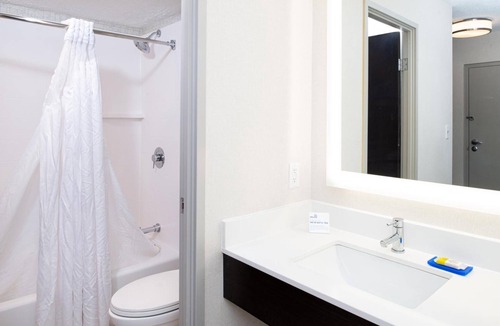 Dent Hotel | Comfortable Room Ideal for Families with Free Breakfast Near Cincinnati Zoo