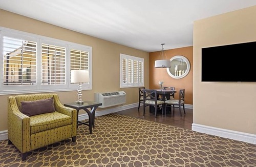 Corte Madera Hotel | Comfortably Furnished 1BR Suite | Landmarks Nearby | Kitchen | Parking | Pool