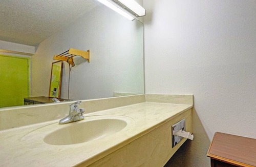 Brookville Hotel | Comfy Room near Brookville Lake | Near I-70 | Pet-Friendly Accommodation