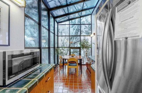 Alyeska Ski Chalet | Compton's Chalet | Forest Solarium | Hot Tub