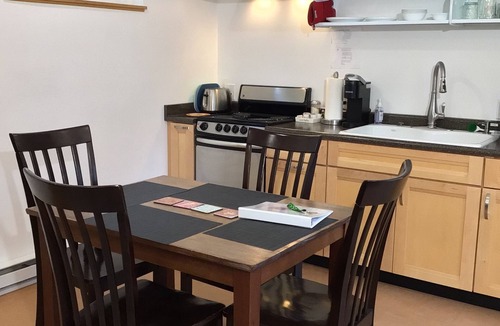 Juneau House | Contemporary 1 bd House, minutes to airport & ferry