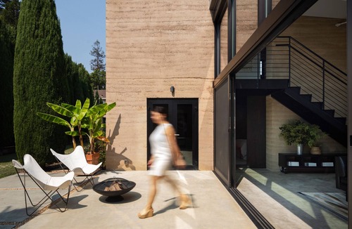 Shoreline West House | Contemporary Architectural Sanctuary