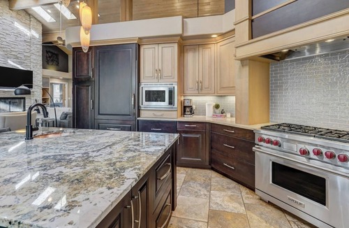 Woodmoor House | Contemporary Mtn 4 BDRM + Hot Tub + Fire-pit Close to USAFA & 6 Wedding Venues