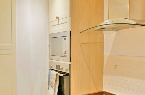 Earley Apartment | Convenient Accommodation near Reading University