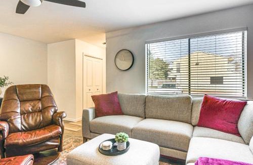 College Station House | Convenient Bryan Townhome w/Patio < 3 Mi to A&M!