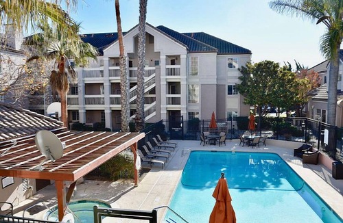 San Bruno Hotel | Convenient Location! Pets Allowed, Onsite Pool, Parking, Free Breakfast