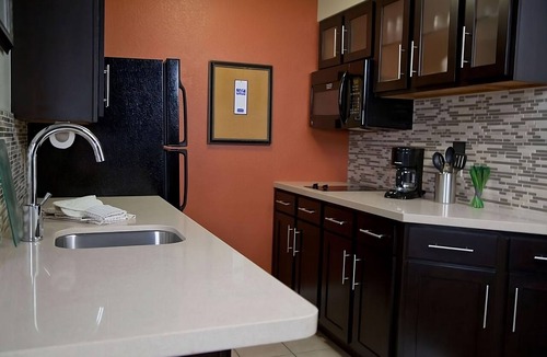 San Bruno Hotel | Convenient Location! Pets Allowed, Onsite Pool, Parking, Free Breakfast