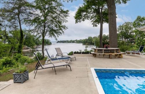 Arnold House | Cool Spring Suite