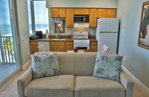 Mid Island Condo | Cornerstone 402- Beachfront - 1 bed/1 bath condo on Fort Myers Beach