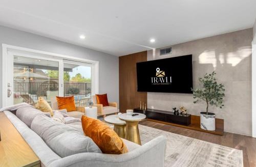 Avant House | Corrine Family Oasis with Heated Pool & Putting Green